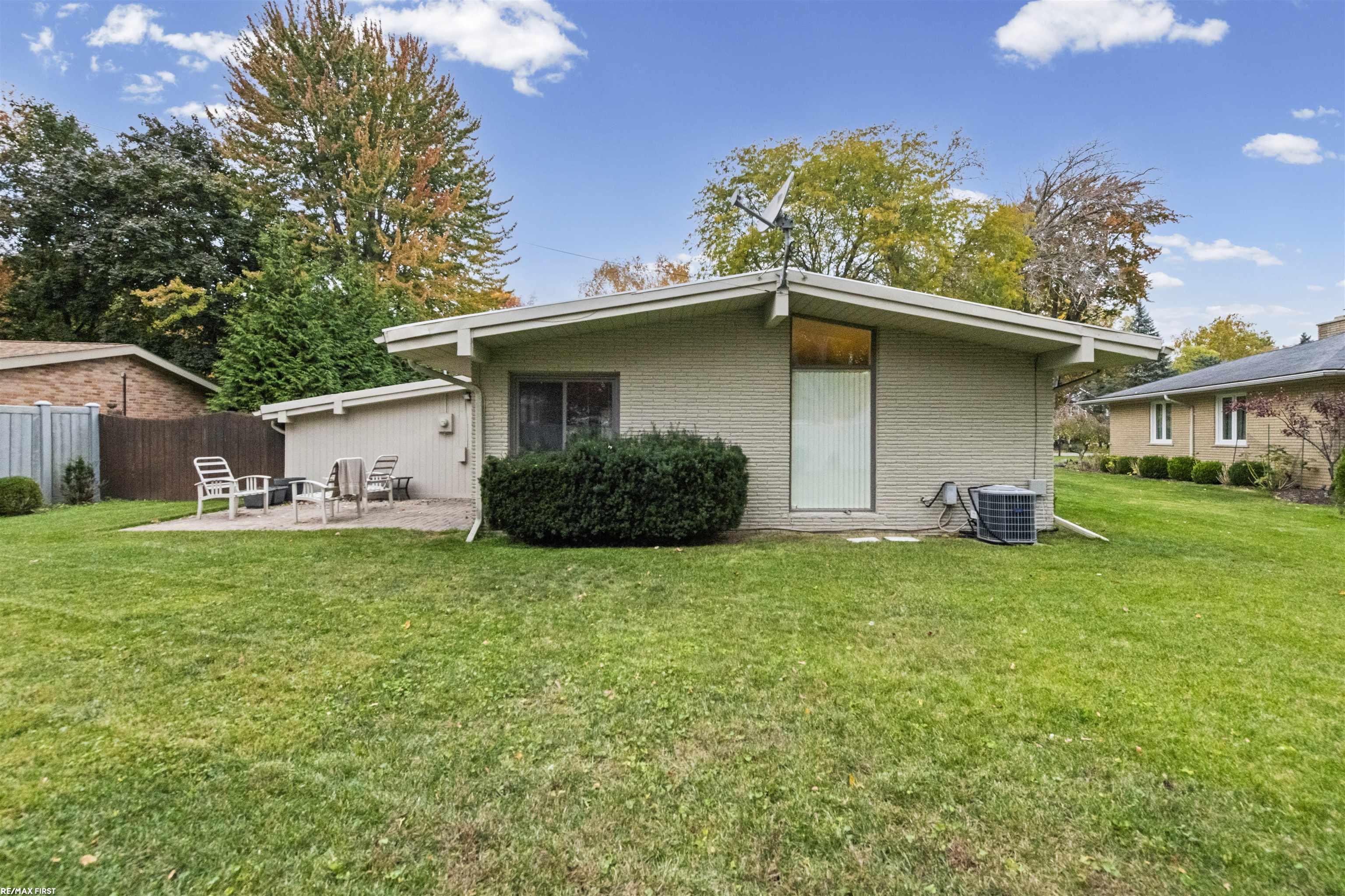 38482 Riverside Drive Clinton Township, MI 48036 - Photo 22 of 25 50192682-62f5440c-2f8a-4756-a53a-1628667e8e6e.JPG