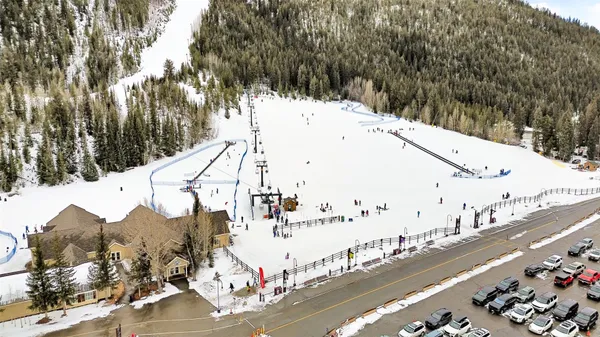 a view of a backyard of the house