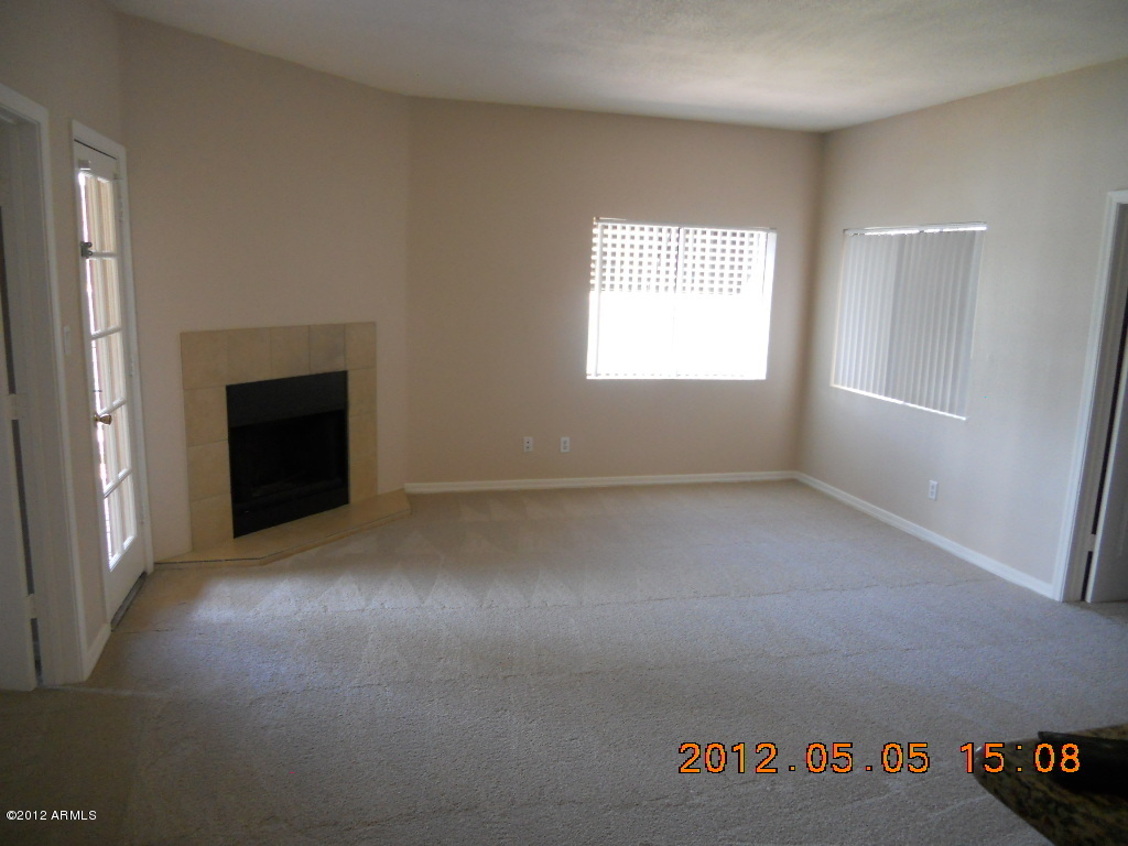 855 North Dobson Road, Unit 1090 Chandler, AZ 85224 - Photo 5 of 10 LIVING ROOM
