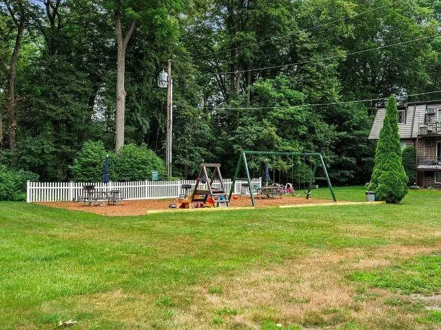 $1,900 | 2 Pembroke Drive, Unit 21, Derry, NH 03038