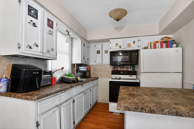 $245,000 | 585 West Cottage Avenue, St. Paul, MN 55117