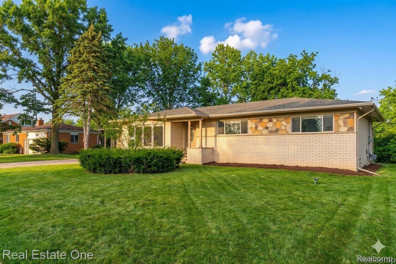 50500 Card Road Macomb, MI 48044 - Photo 1 of 26 Card 50500 Front.jpg