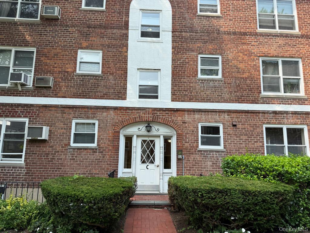 221 Middle Neck Road, Unit C1 Great Neck, NY 11021 - Photo 2 of 18
