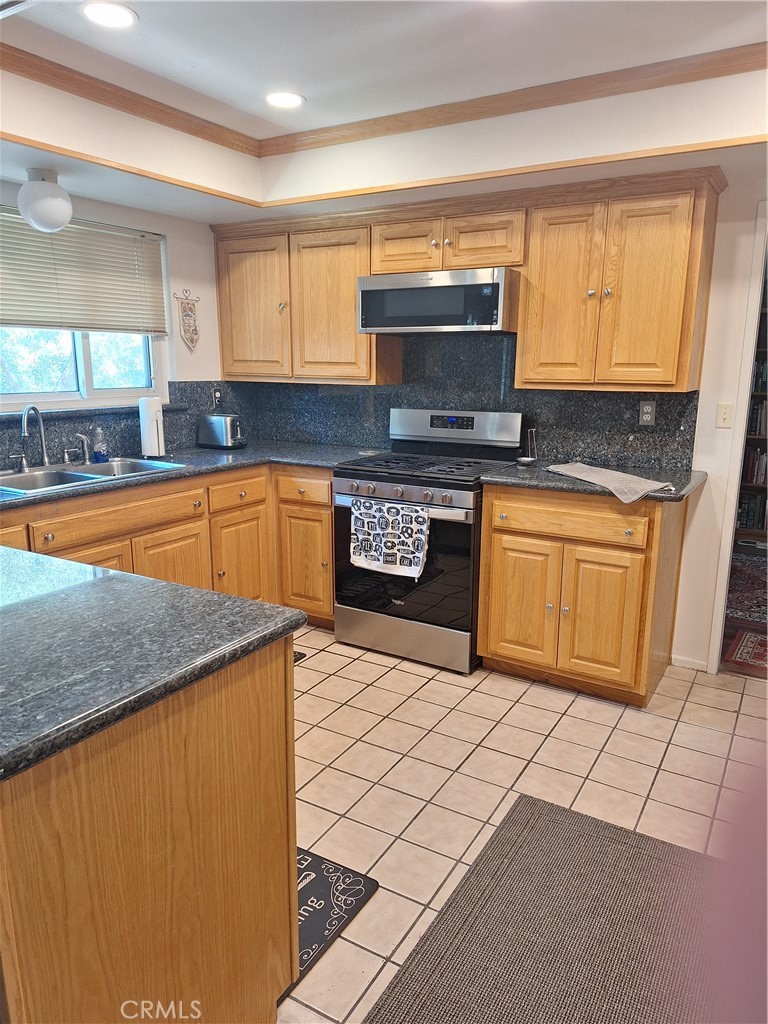 31312 Indian Oak Road Acton, CA 93510 - Photo 10 of 48 Kitchen
