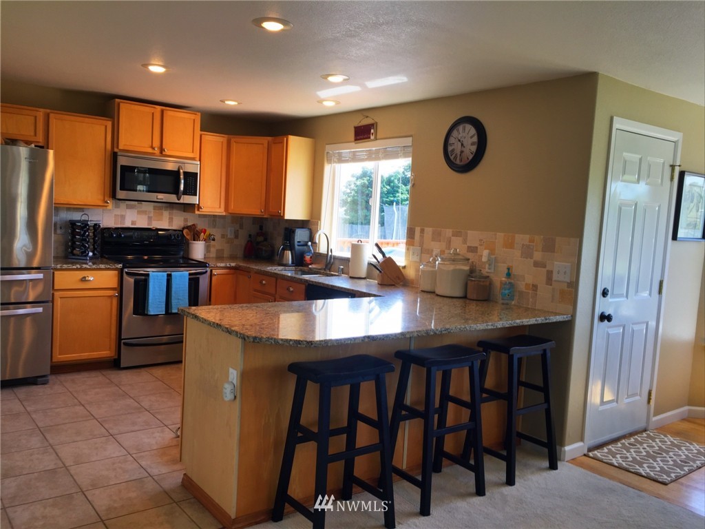 9238 Applegate Loop Southwest Rochester, WA 98579 - Photo 4 of 22