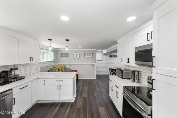 $515,000 | 627 Jennings Drive, Wilmington, NC 28403