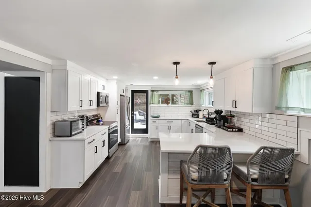 $525,000 | 627 Jennings Drive, Wilmington, NC 28403