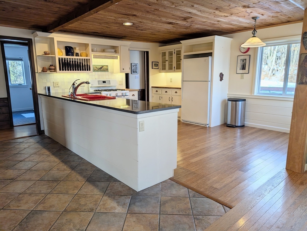 76 Tahattawan Road Littleton, MA 01460 - Photo 5 of 34 Gallery Image 5
