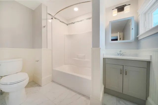 $2,300 | 56 Austin Street, Unit A, Manchester, NH 03102