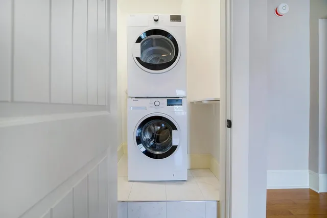 $2,300 | 56 Austin Street, Unit A, Manchester, NH 03102