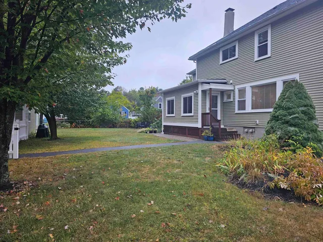 $2,300 | 56 Austin Street, Unit A, Manchester, NH 03102