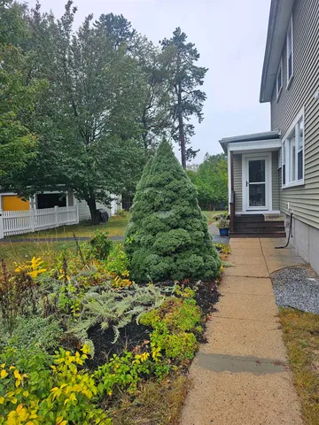 $2,300 | 56 Austin Street, Unit A, Manchester, NH 03102