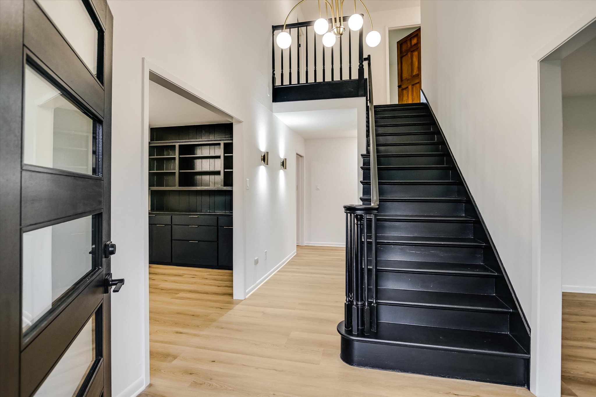 503 Elm Street Bastrop, TX 78602 - Photo 8 of 27 Entry Foyer
