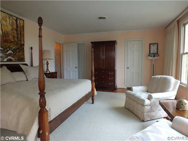 10466 Cherokee Road Richmond, VA 23235 - Photo 17 of 24 Master Bedroom - 20' x 15' on the Second Floor wit