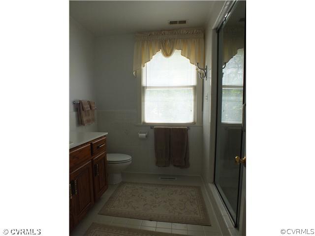 10466 Cherokee Road Richmond, VA 23235 - Photo 18 of 24 Master Bath/Spa - With steam shower.