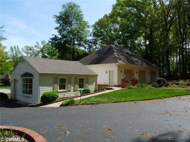 10466 Cherokee Road Richmond, VA 23235 - Photo 3 of 24 Guest Suite - Guest House and oversized three-car