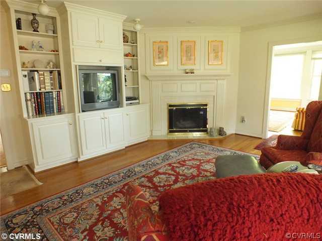 10466 Cherokee Road Richmond, VA 23235 - Photo 8 of 24 Den/Family/Great Room - Located between the Kitche