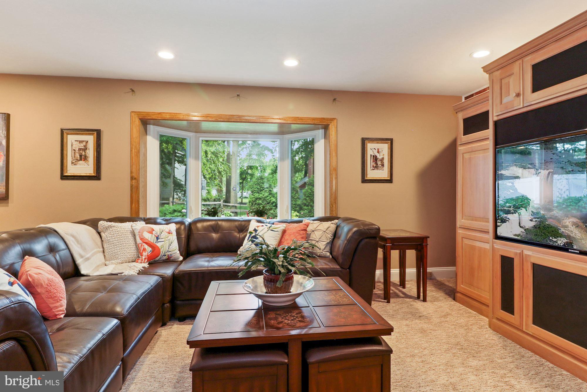 169 Oxford Road Delran, NJ 08075 - Photo 14 of 33 Large family room with built in wall unit