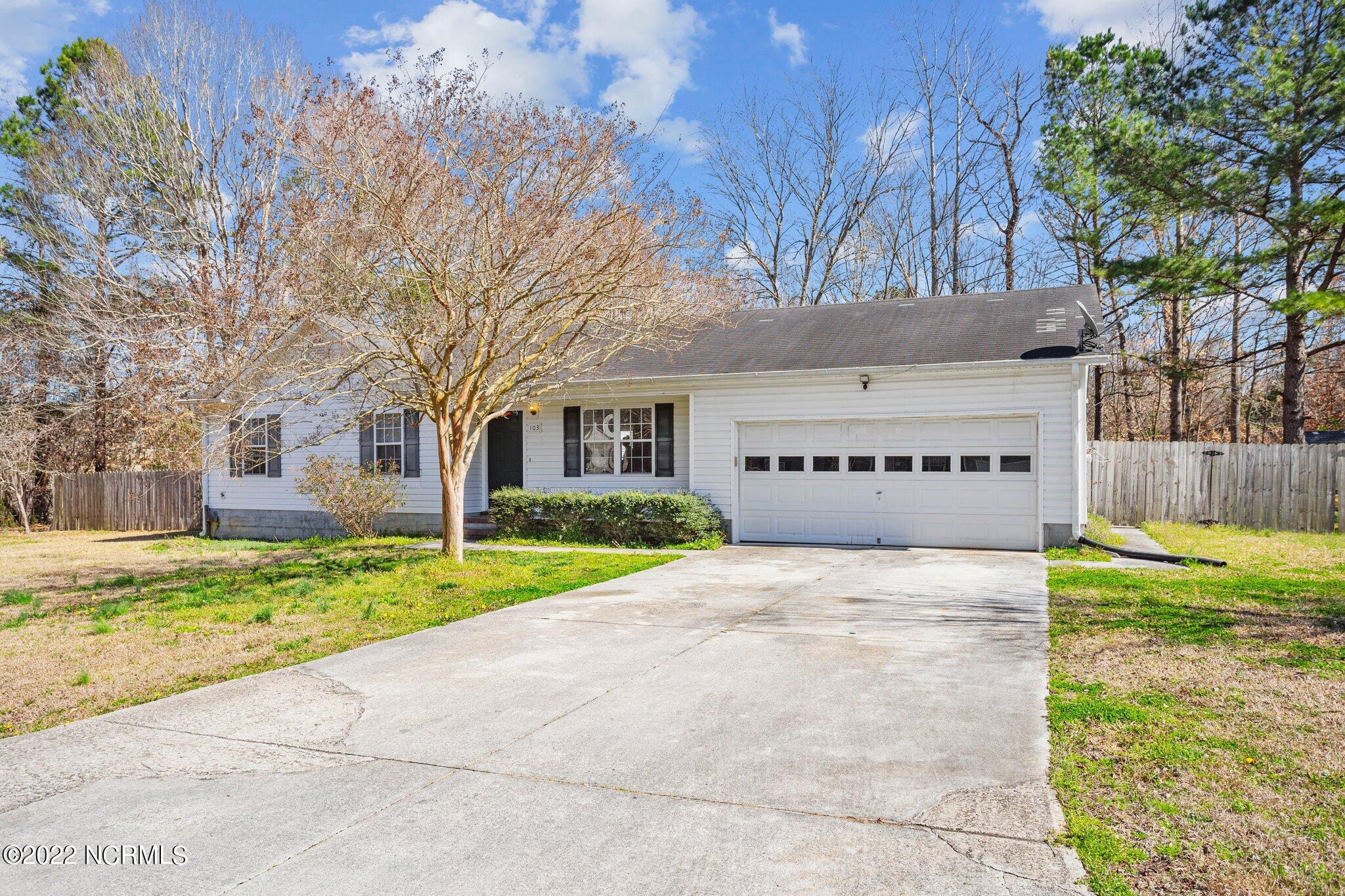 103 Wigeon Road Jacksonville, NC 28540 - Photo 5 of 38 10-web-or-mls-DSC02753