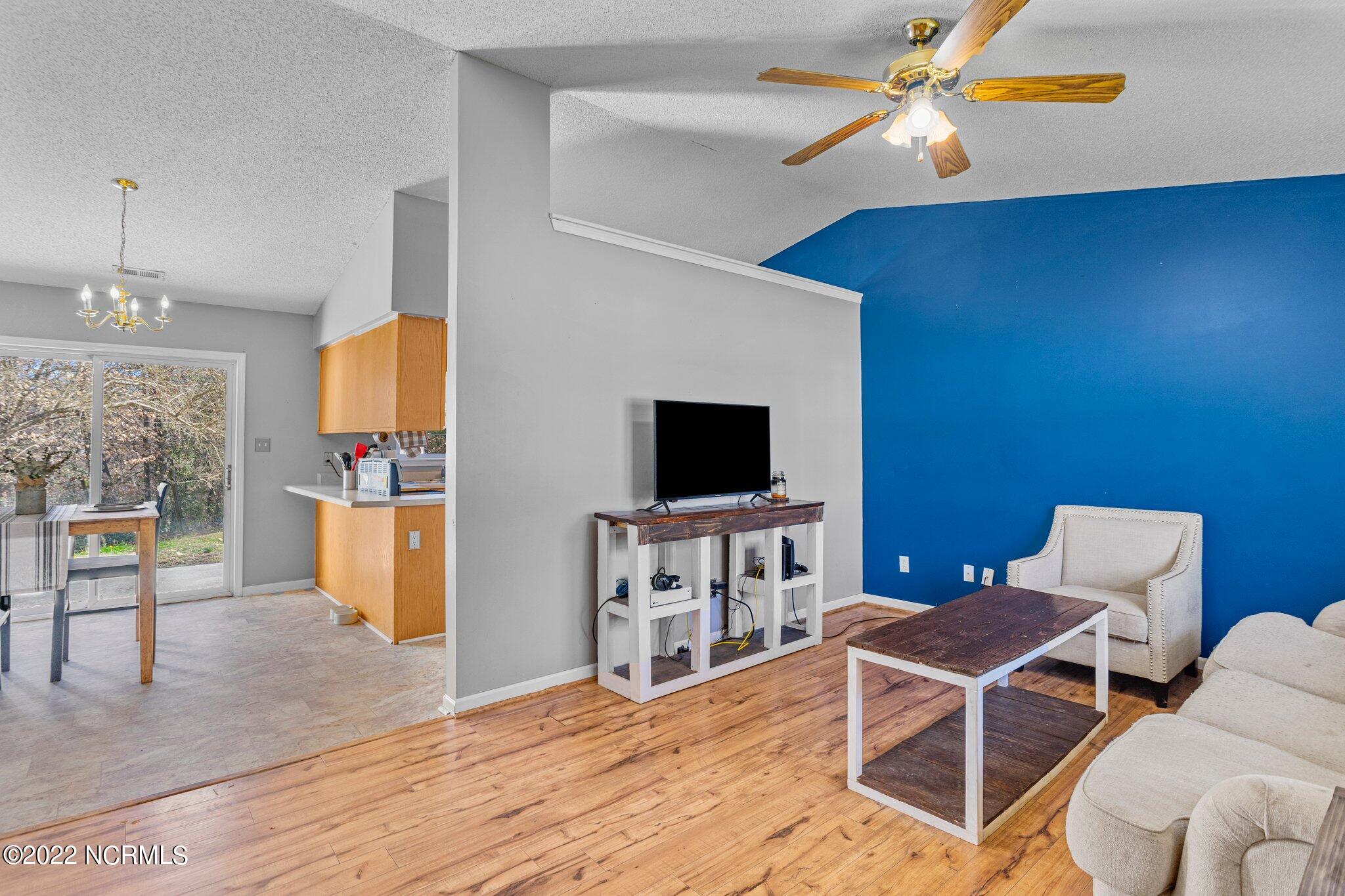 103 Wigeon Road Jacksonville, NC 28540 - Photo 6 of 38 22-web-or-mls-DSC02772