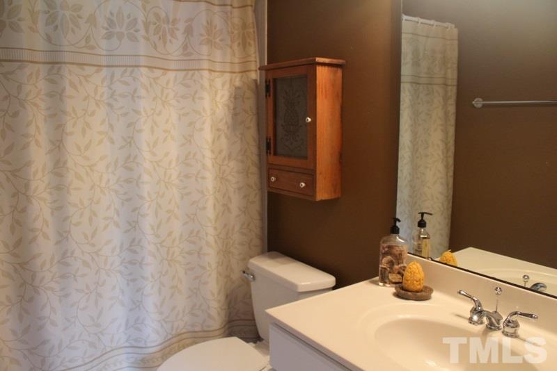 1322 Cameron View Court Raleigh, NC 27607 - Photo 14 of 22 a bathroom with a sink and toilet
