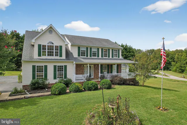 a view of a house with a yard and plants