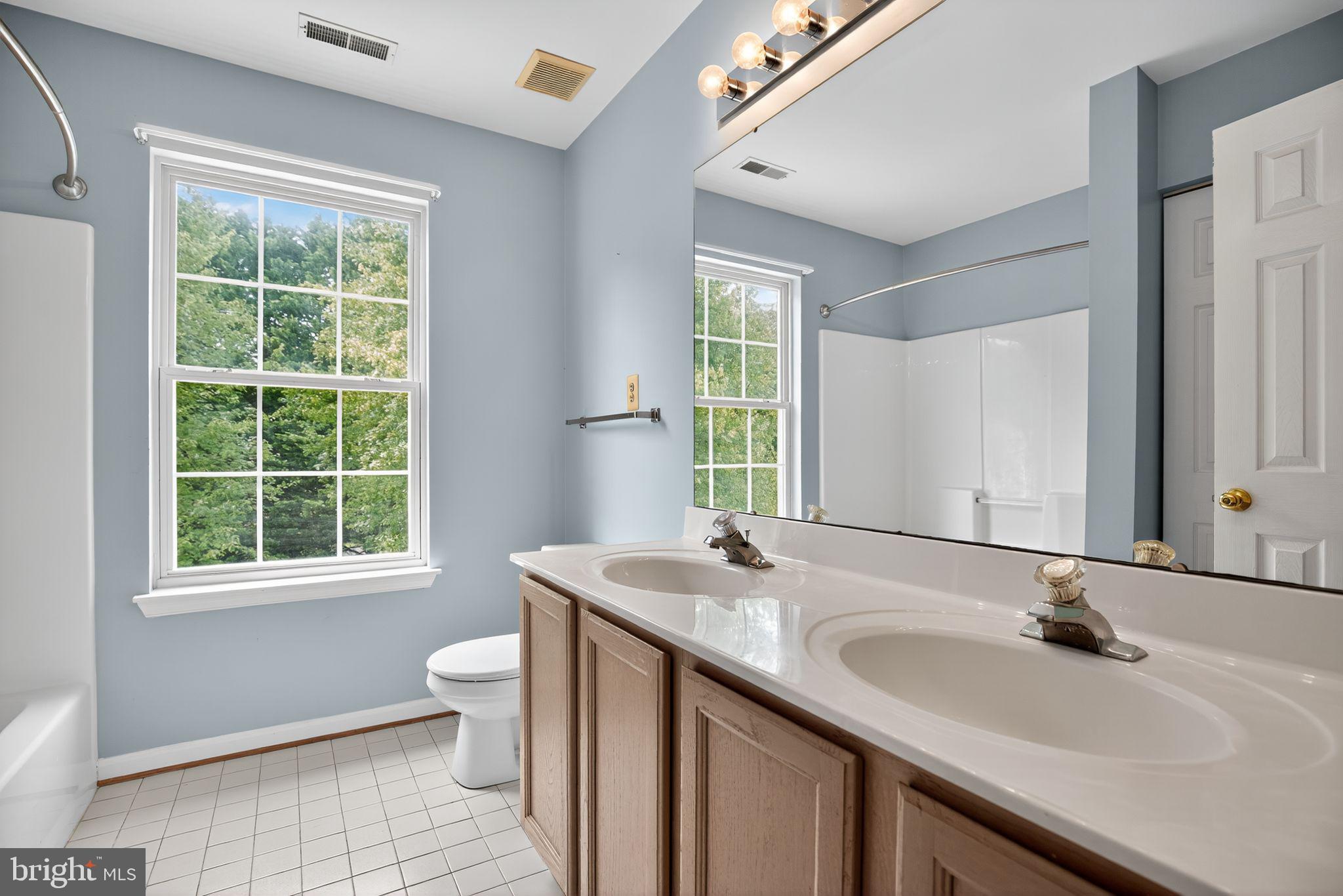 3100 Drawfield Lane Huntingtown, MD 20639 - Photo 24 of 37 Full Hall Bath