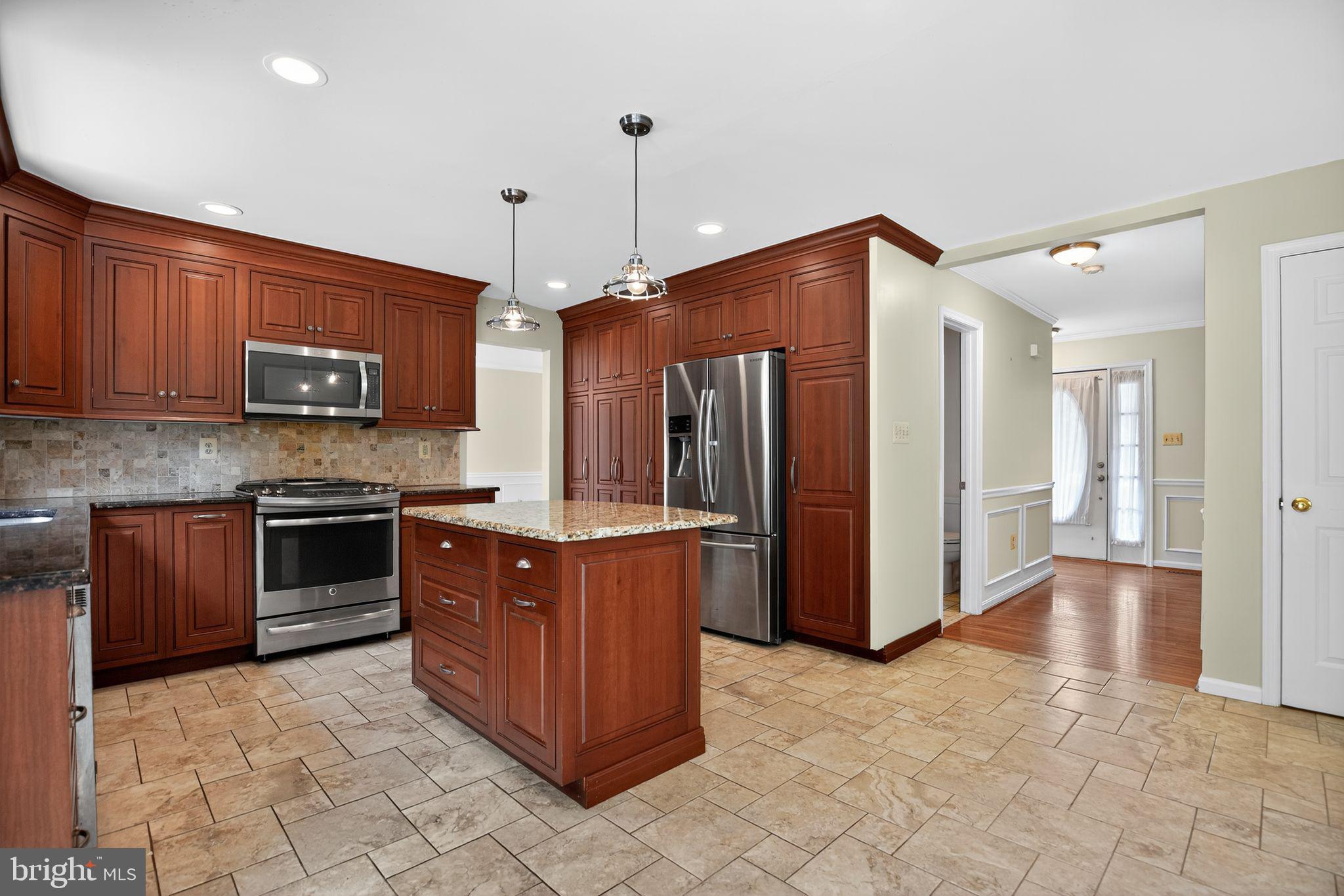 3100 Drawfield Lane Huntingtown, MD 20639 - Photo 6 of 37 Upgraded cabinetry.