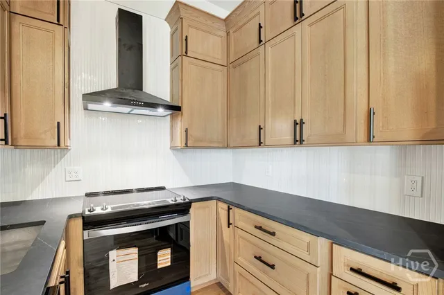 $3,400 | 105 East Gwinnett Street, Unit 3, Savannah, GA 31401