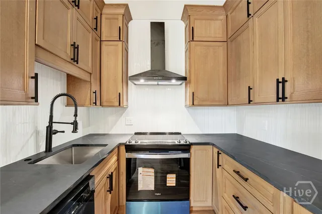 $3,400 | 105 East Gwinnett Street, Unit 3, Savannah, GA 31401