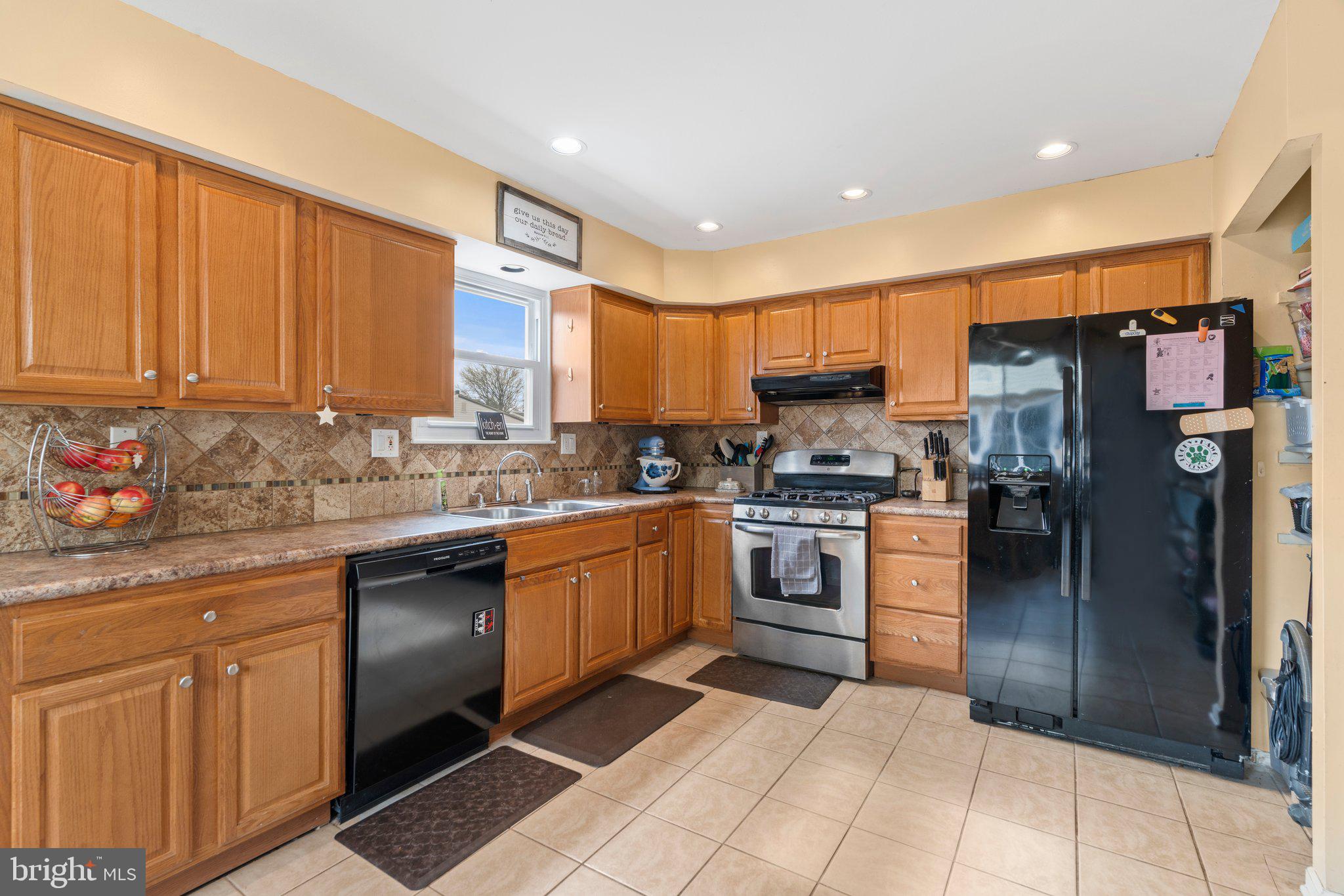 618 Rively Avenue Collingdale, PA 19023 - Photo 12 of 34 Kitchen