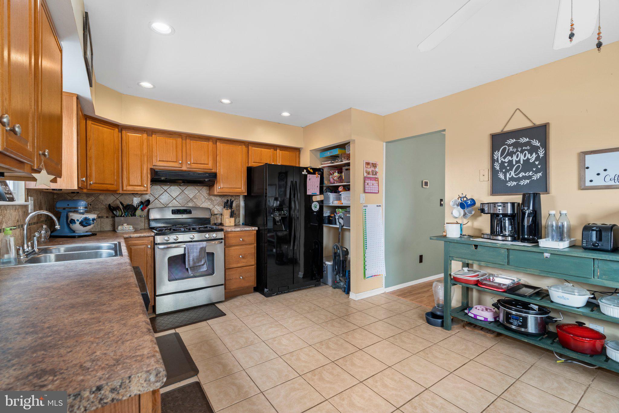 618 Rively Avenue Collingdale, PA 19023 - Photo 13 of 34 Kitchen