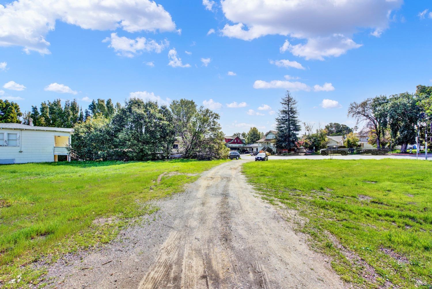 900 Alameda Street Vallejo, CA 94590 - Photo 6 of 12 a view of yard with green space
