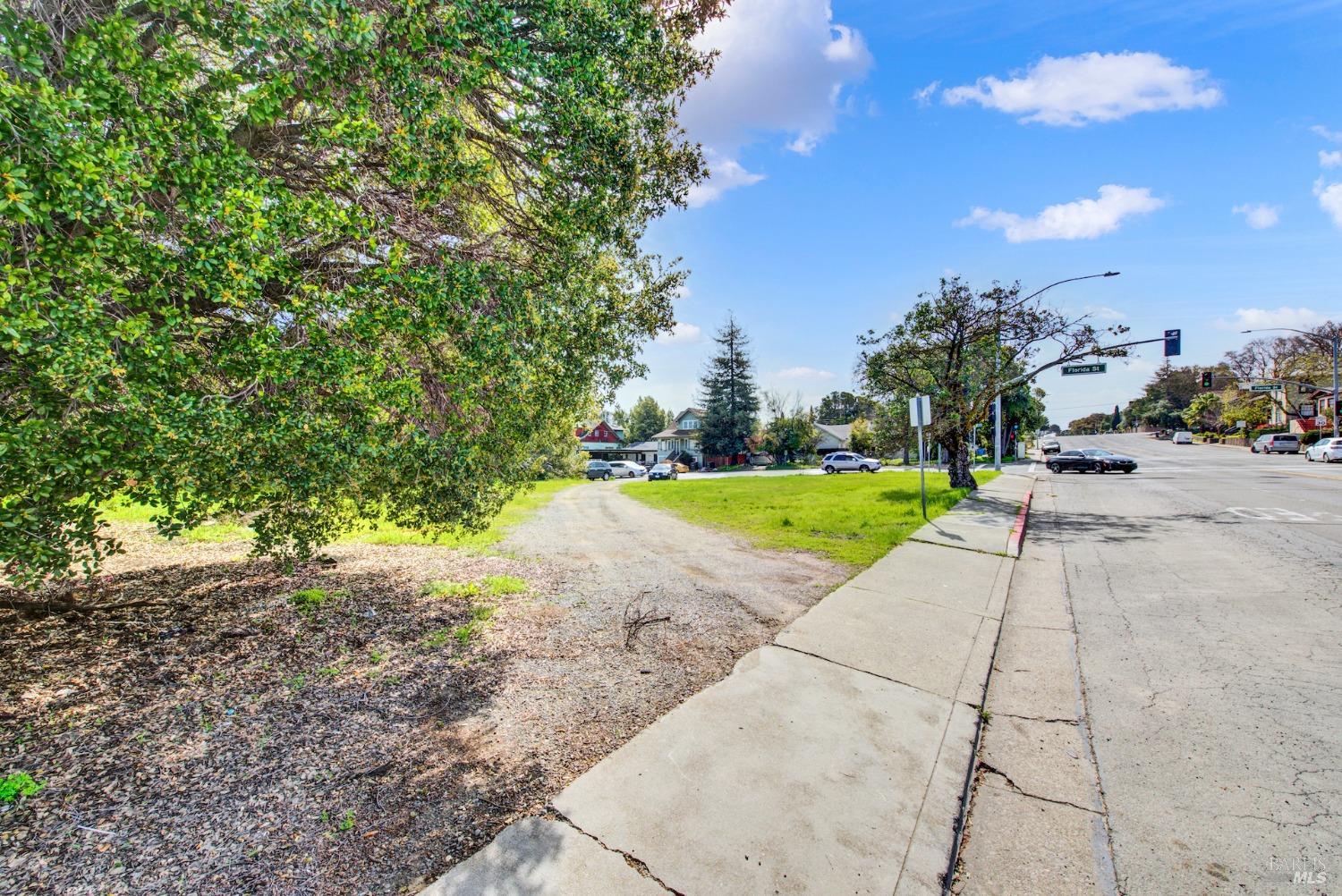 900 Alameda Street Vallejo, CA 94590 - Photo 8 of 12 a view of a garden with a pathway