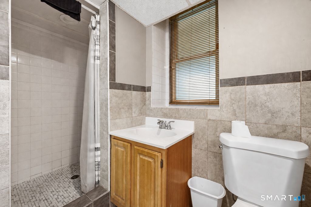 33 Vista Place Waterbury, CT 06708 - Photo 14 of 29 Gallery Image 14