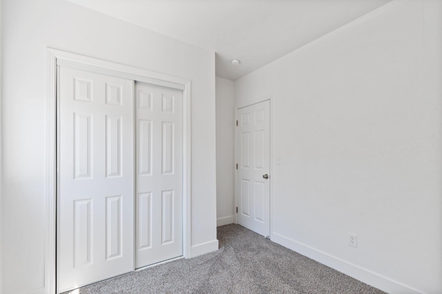 575 South 8th Street Kerman, CA 93630 - Photo 8 of 21 a view of an empty room