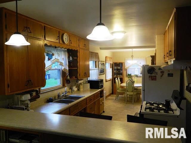 2421 45th Street Moline, IL 61265 - Photo 6 of 21 Gallery Image 6