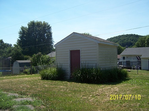 42 Ox Road Waynesboro, VA 22980 - Photo 3 of 13 a backyard of a house with plants and tree