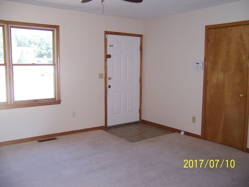 42 Ox Road Waynesboro, VA 22980 - Photo 4 of 13 an empty room with a window