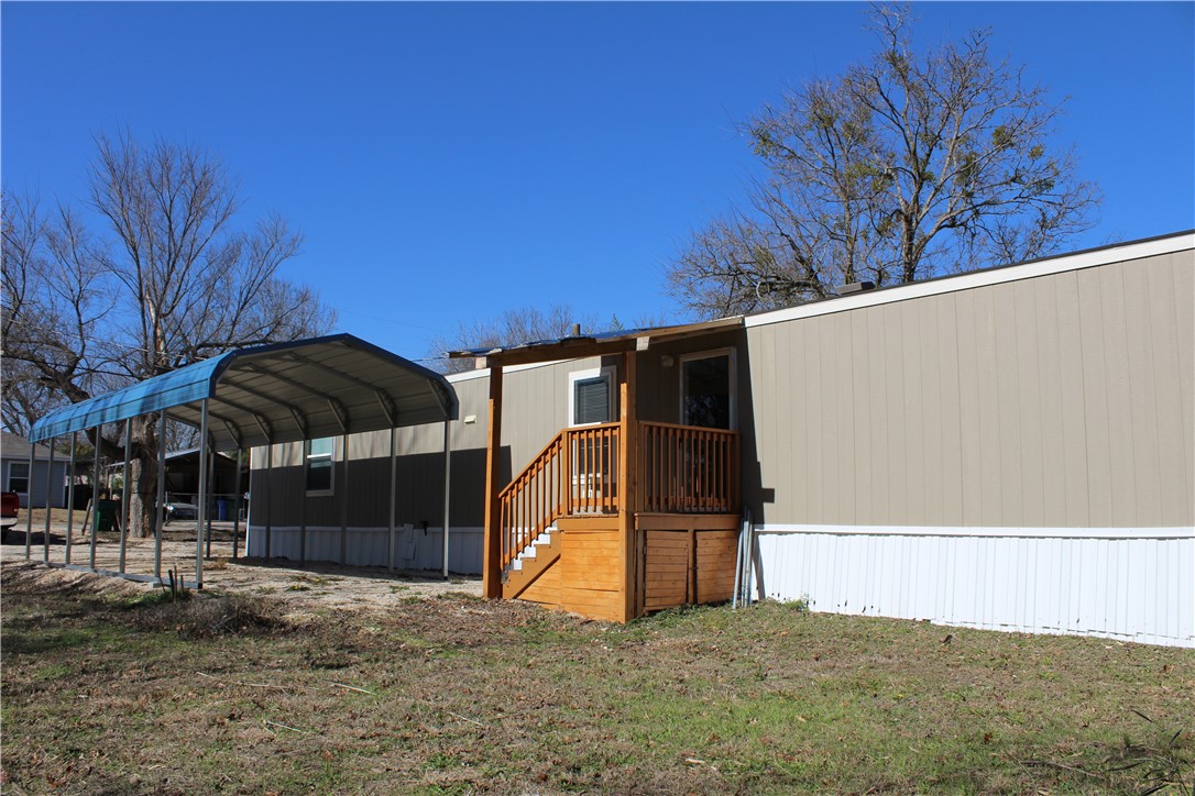 119 Royal Street Taylor, TX 76574 - Photo 4 of 18 a view of a house with a yard