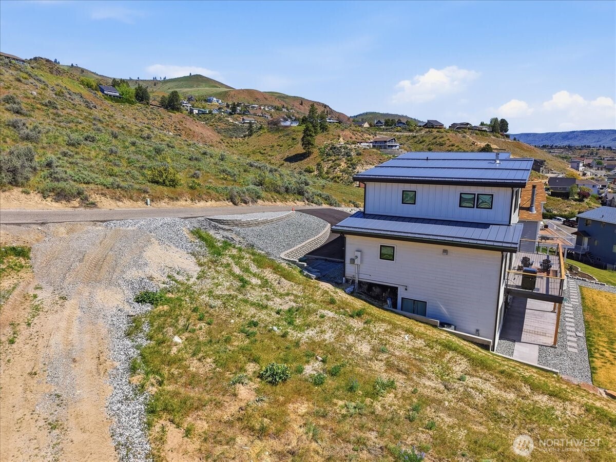 211 Riviera Drive Chelan, WA 98816 - Photo 11 of 30