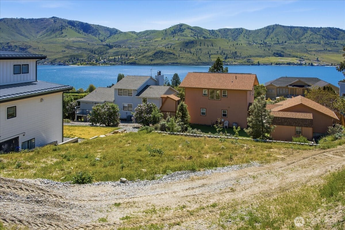 211 Riviera Drive Chelan, WA 98816 - Photo 2 of 30