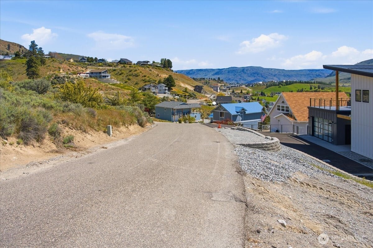 211 Riviera Drive Chelan, WA 98816 - Photo 6 of 30