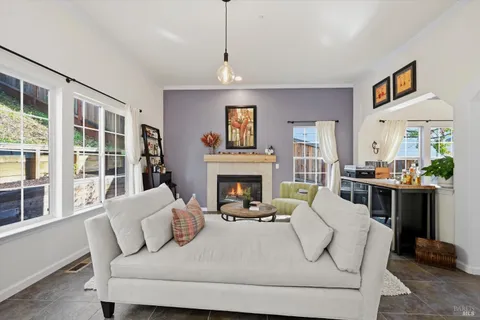 $995,000 | 104 Village Oaks Court, Healdsburg, CA 95448