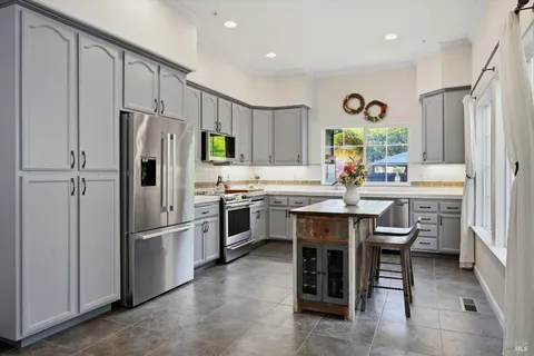 $995,000 | 104 Village Oaks Court, Healdsburg, CA 95448