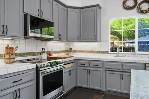 $995,000 | 104 Village Oaks Court, Healdsburg, CA 95448