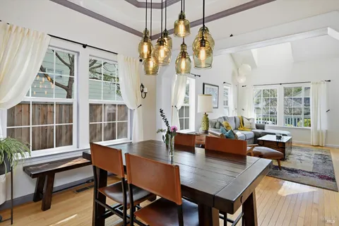 $995,000 | 104 Village Oaks Court, Healdsburg, CA 95448