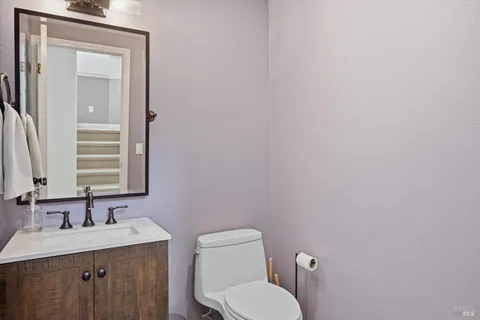 $995,000 | 104 Village Oaks Court, Healdsburg, CA 95448