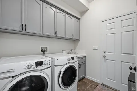 $995,000 | 104 Village Oaks Court, Healdsburg, CA 95448