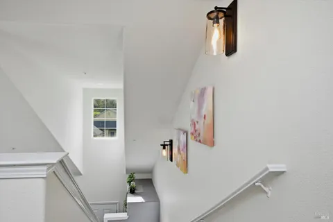 $995,000 | 104 Village Oaks Court, Healdsburg, CA 95448